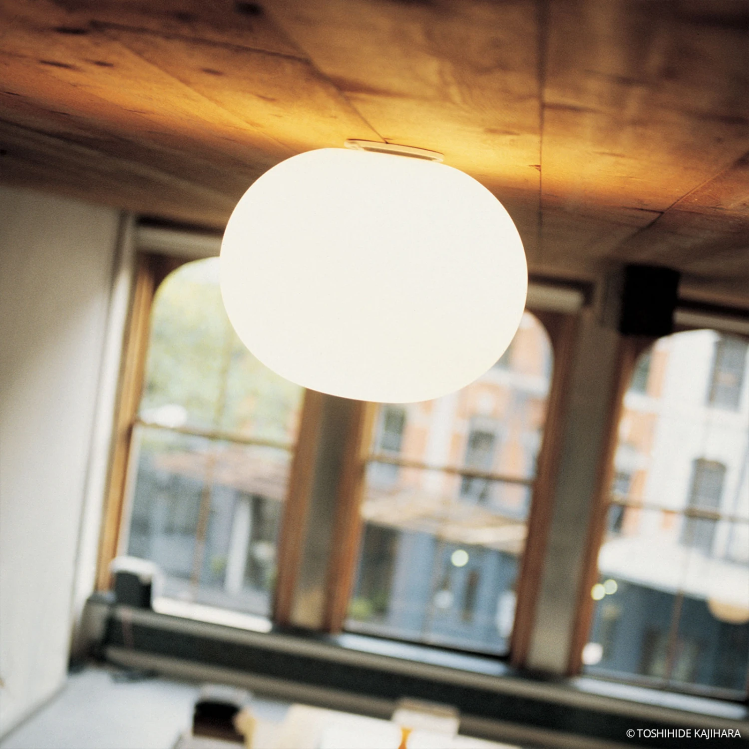 FLOS Glo-Ball - Spherical Ceiling Light 45 Cm 4 FLOS Glo-Ball - Spherical Ceiling Light 45 Cm - Image 2