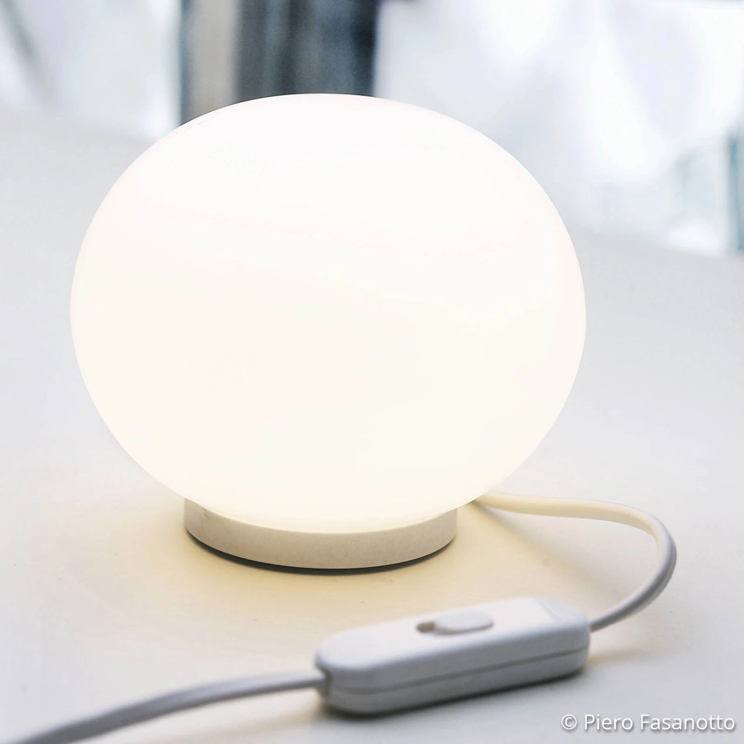 FLOS Glo-Ball Basic Zero - White Table Lamp 3 FLOS Glo-Ball Basic Zero - White Table Lamp