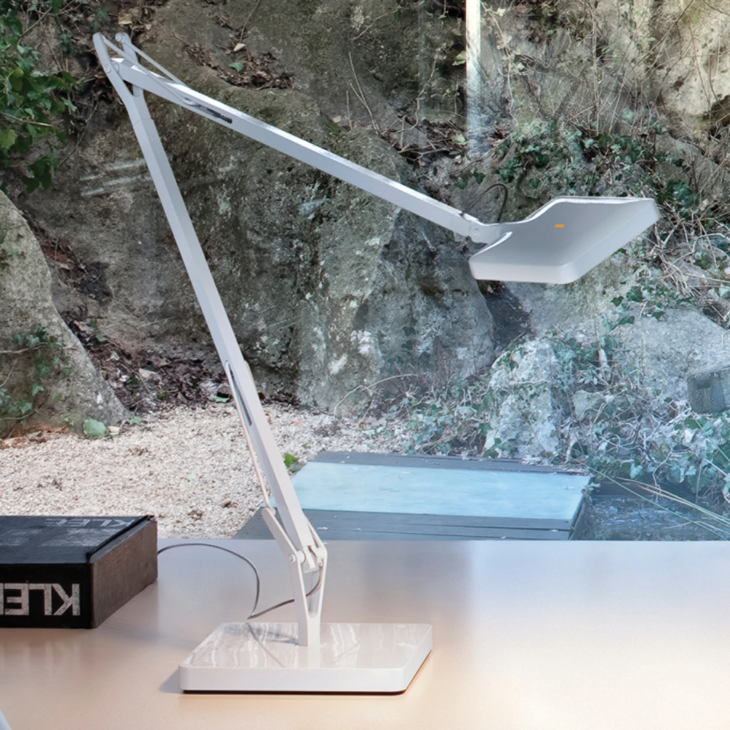 FLOS Kelvin Edge - White LED Desk Lamp 4 FLOS Kelvin Edge - White LED Desk Lamp - Image 2