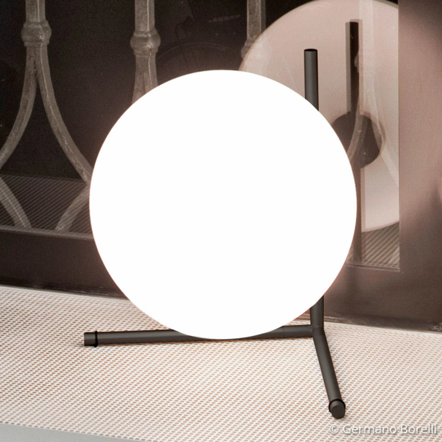 FLOS IC T2 Table Lamp, Black 4 FLOS IC T2 Table Lamp, Black - Image 2