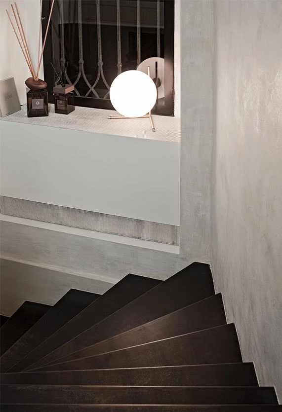 Flos IC Lights T2 Table Lamp, Brushed Brass 5 Flos IC Lights T2 Table Lamp, Brushed Brass - Image 3