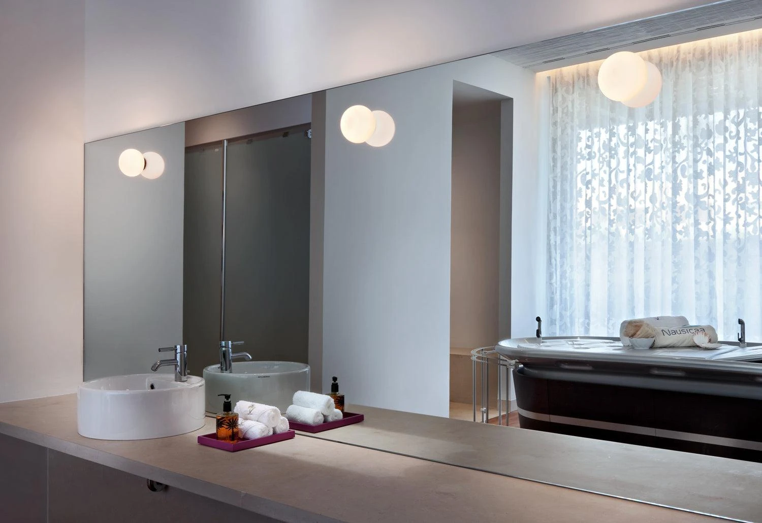 Flos Mini Glo-Ball C/W, 1998 4 Flos Mini Glo-Ball C/W, 1998 - Image 2